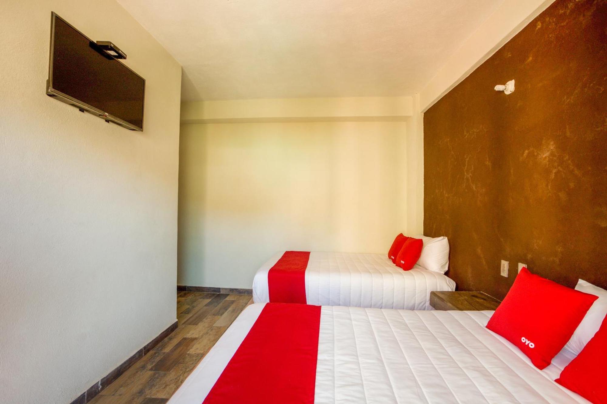 Oyo Hotel Posada Lys, Zihuatanejo Exterior photo